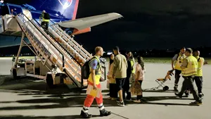O aeronavă C-130 Hercule a evacuat 12 pacienţi pediatrici palestinieni şi 36 de aparţinători