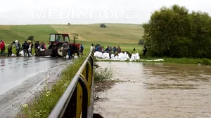 COD GALBEN de inundaţii în 13 judeţe din ţară
