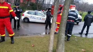 Un bărbat a fost găsit mort în lacul din parcul IOR din Capitală. Poliţia a deschis dosar penal