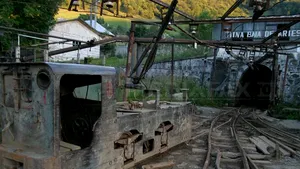 Zăcământul de aur de la Baia de Arieş, explorat de o firmă fără angajaţi, administrată de un şef PSD