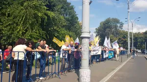 Sindicaliştii din industria de apărare protestează în Piaţa Victoriei. Care sunt principalele revendicări ale manifestanţilor | FOTO, VIDEO