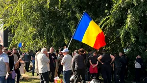 Ciobanii continuă protestul din Piața Victoriei. Au fost chemați la Cotroceni să discute lista de măsuri