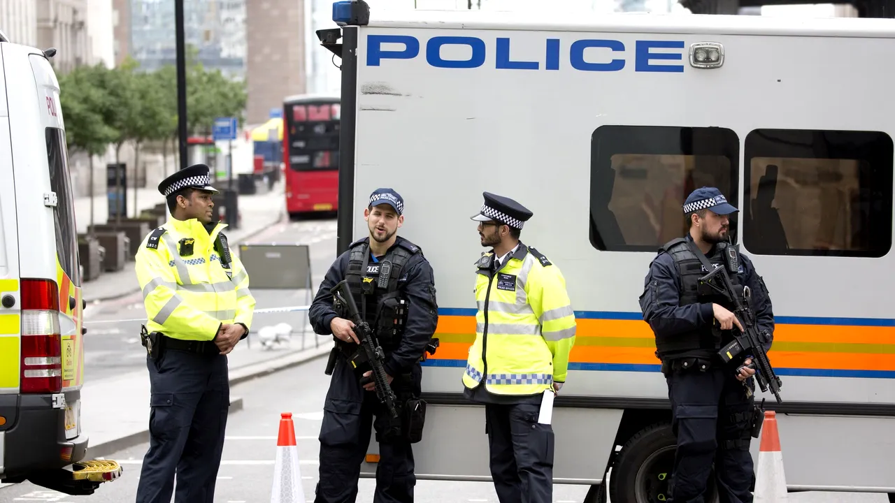 Britanicii au umplut puşcăriile. Peste 1.000 de persoane, arestate în urma revoltelor  
