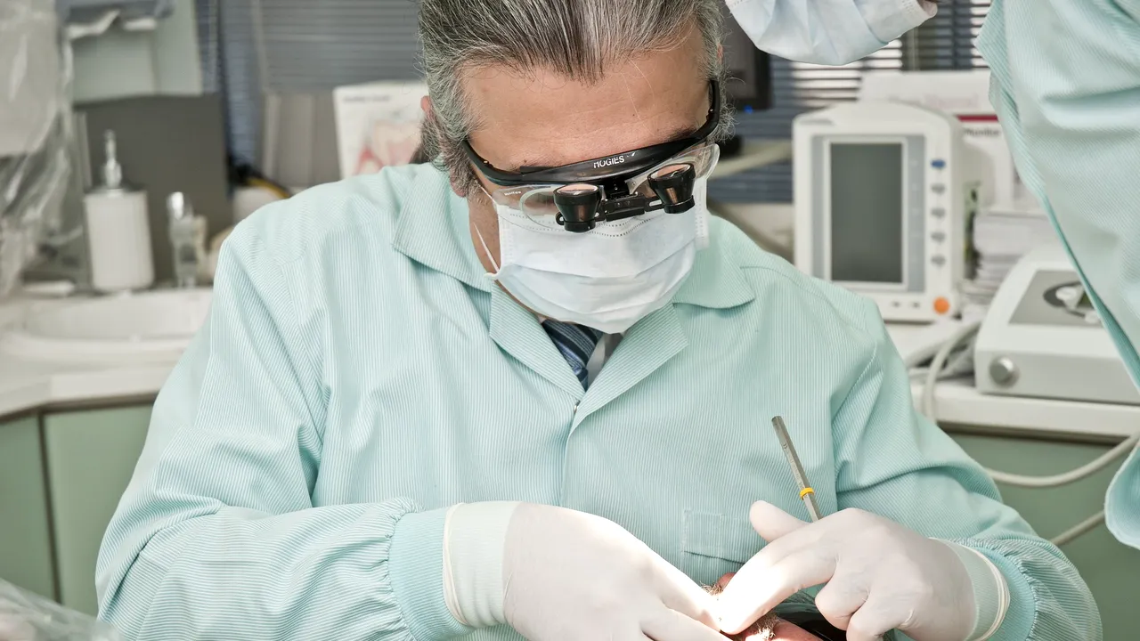 Situaţie RUŞINOASĂ: 4 din 10 români nu au fost niciodată la dentist