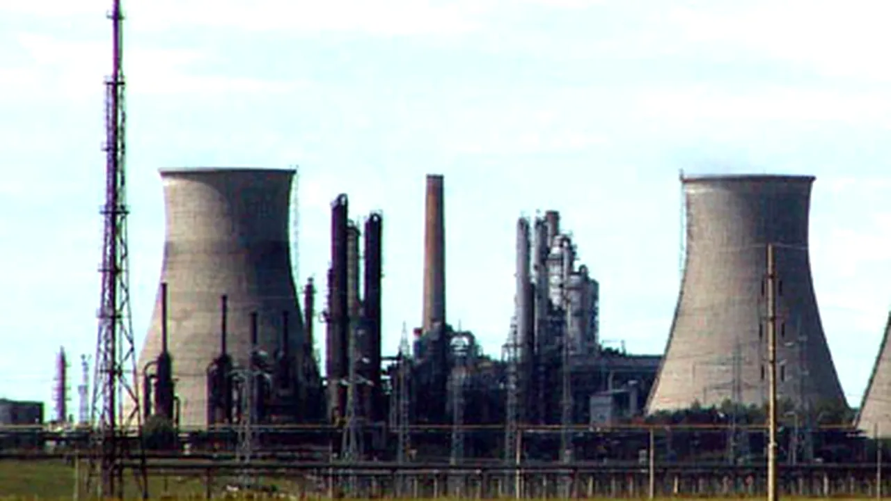 Petrom: Incendiul de la Arpechim a produs pagube materiale reduse