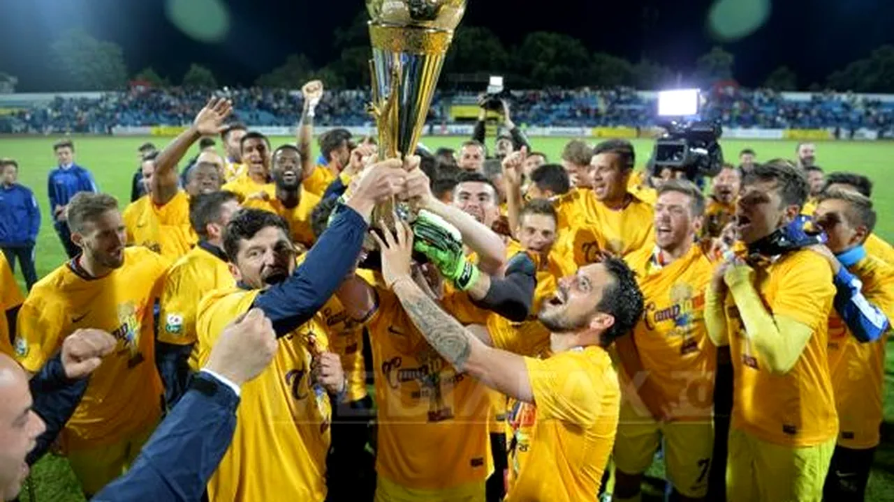 Echipa Steaua Bucureşti A CÂŞTIGAT titlul în Liga I, după 0-0 cu CSMS Iaşi şi ASA Târgu Mureş - Oţelul Galaţi, 1-2. Steliştii au primit tricourile de campioni şi trofeul - FOTO