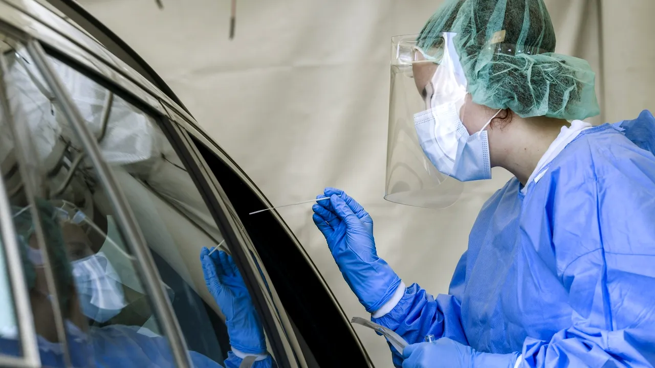 Testarea pentru Covid 19 în laboratoarele private ar putea fi oprită pentru că statul se împiedică în hârtii