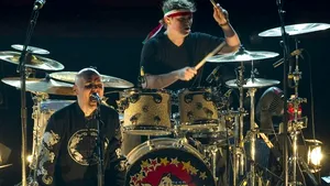 The Smashing Pumpkins va susţine un concert gratuit de opt ore într-o ceainărie