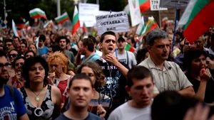 Bulgarii protestează pentru a douăsprezecea zi consecutiv