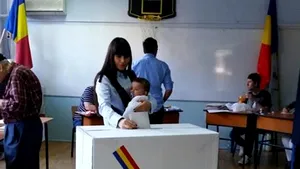 Elena Băsescu: Am votat pentru viitorul copilului meu, pentru o ţară cu o justiţie independentă - FOTO