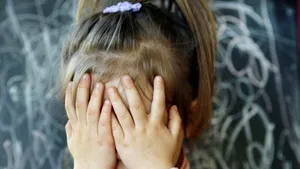 O fetiţă dă vina pe tatăl ei în cel mai adorabil mod