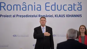 Elevii îi cer lui Klaus Iohannis să retrimită în Parlament legile Educaţiei