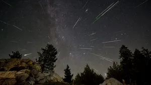 Perseidele 2026. Când și unde poate fi urmărită ploaia de meteori