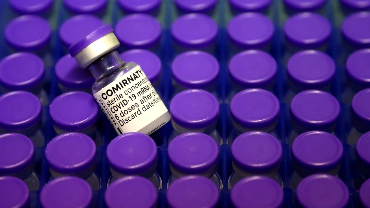 O nouă tranşă de vaccin Pfizer ajunge luni în România. Pe lista de aşteptare sunt aproape 770.000 de persoane