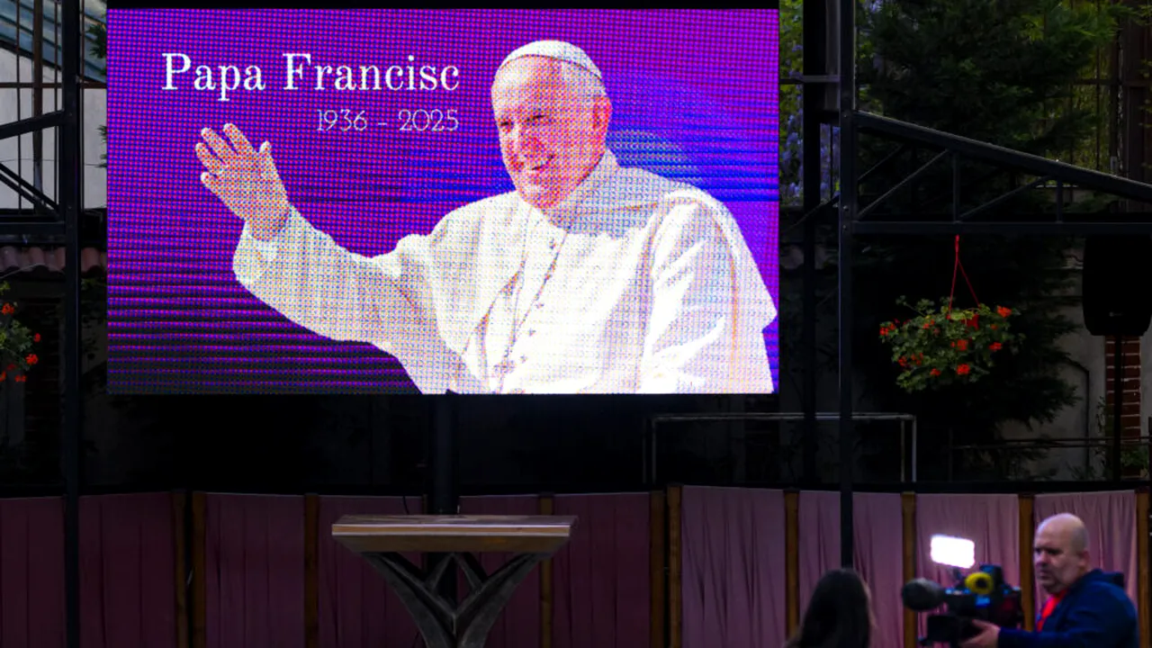 Înmormântarea Papei Francisc: cine participă, ce cod vestimentar este prevăzut