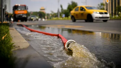 METEO Avertizare meteo pentru București. Ploi torențiale, descărcări electrice și vijelii