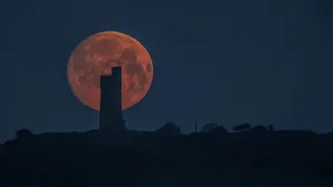 Fenomen astronomic inedit - Luna Roz. Când o putem admira şi ce semnificaţie are