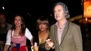 Tina Turner, într-una dintre rarele ei apariţii în public, a participat la Oktoberfest, la Munchen - GALERIE FOTO