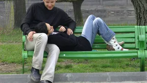 Gândul: Majoritatea româncelor fac sex înainte de 18 ani