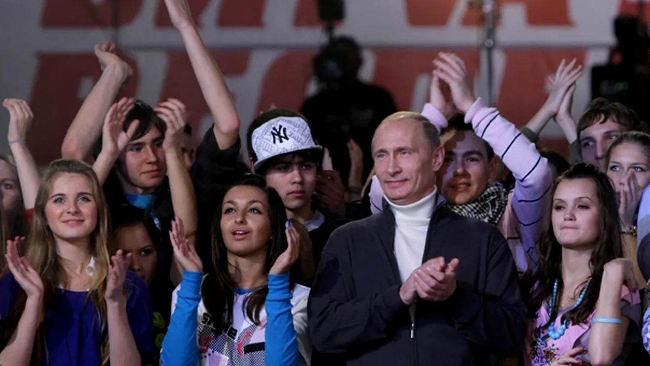 Vladimir Putin, aplaudat în timp ce face elogiul artei stradale - VIDEO şi FOTO