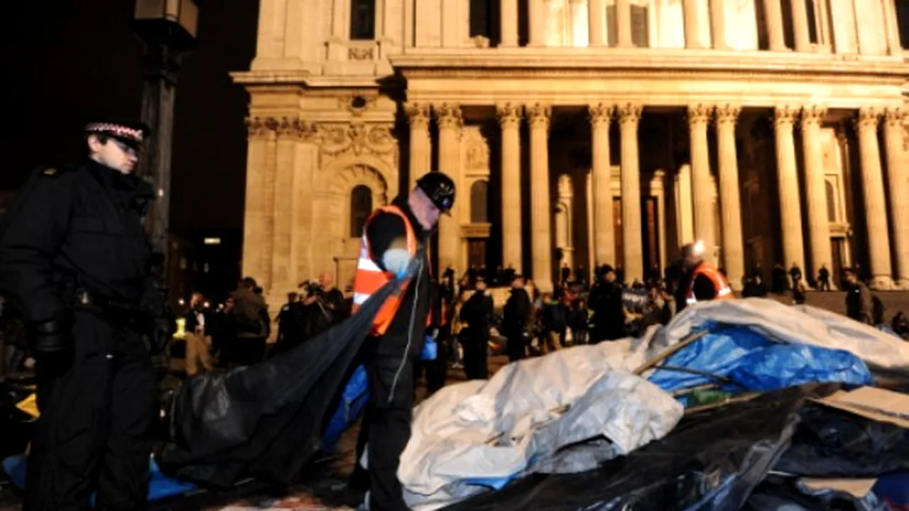 Poliţia britanică a evacuat tabăra manifestanţilor anticapitalişti din centrul Londrei