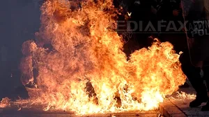 Sute de persoane au fost evacuate de pe o insulă din Grecia, din cauza incendiilor devastatoare