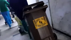 Reacţia Spitalului Judeţean din Craiova, după gunoaiele filmate de un deputat: „Se fac lucrări de reabilitare”
