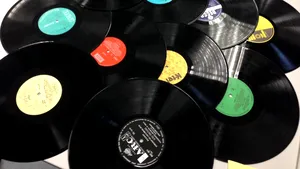 Discurile de vinil sunt din nou la mare căutare. Un târg de profil a avut loc în Bucureşti 