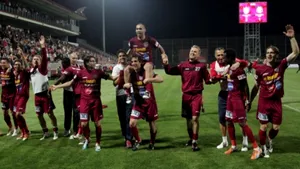 Jucătorii lui CFR Cluj au primit trofeul Ligii I şi inelele de campioni