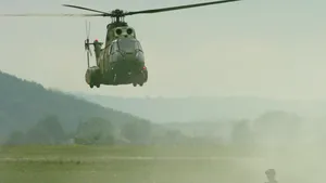 Elicopterul care a aterizat preventiv la Vânătorii Mici a fost dus la baza aeriană - VIDEO