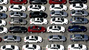 Vânzările de autovehicule noi, mai mici cu 65% în ianuarie