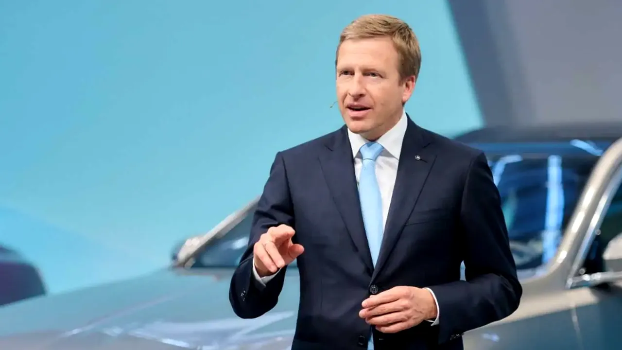 Şeful BMW: Europa trebuie să anuleze interzicerea motoarelor pe benzină pentru a reduce dependenţa de lanţul de aprovizionare cu baterii din China