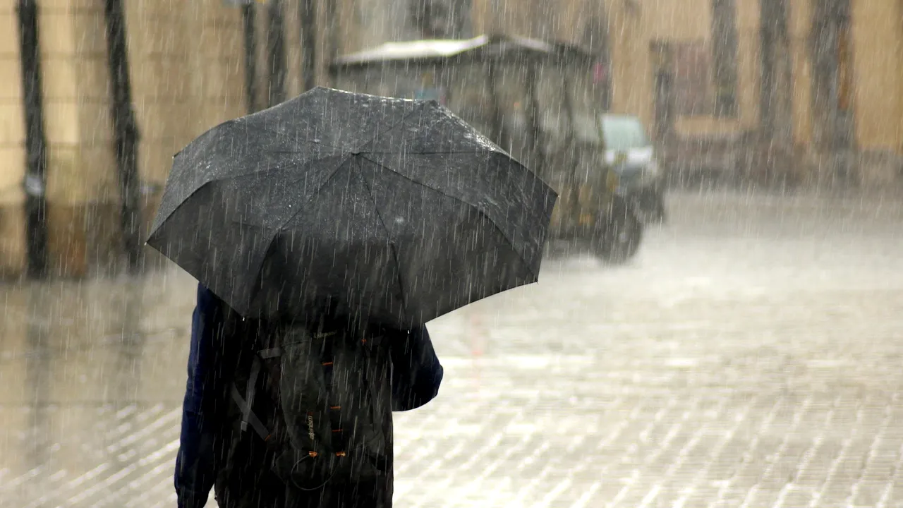 Prognoza meteo: Se întorc ploile, iar vremea va fi capricioasă până la sfârşitul lunii