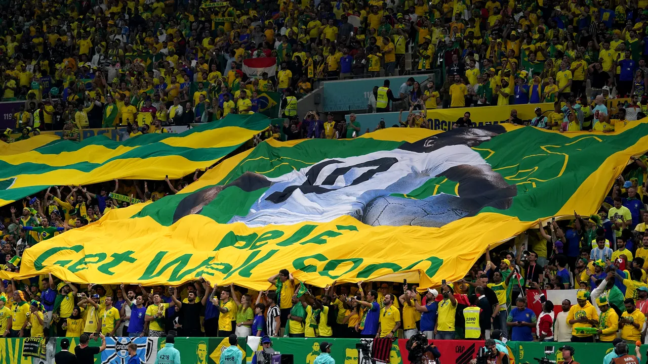 Mesaje de susţinere din tot fotbalul pentru marele brazilian Pele, care este în spital