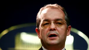 Boc: Veniturile directorilor din ministere ajung la 20.000 lei