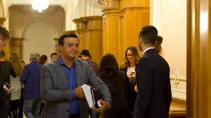Calculele PSD pentru a trece moţiunea de cenzură împotriva lui Grindeanu. Peste 20 de parlamentari de la alte partide vor vota alături de PSD-ALDE/ Un deputat PSD recunoaşte deschis: 