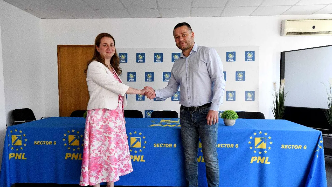 Ministrul Educaţiei, Ligia Deca, s-a înscris în PNL, filiala Sector 6