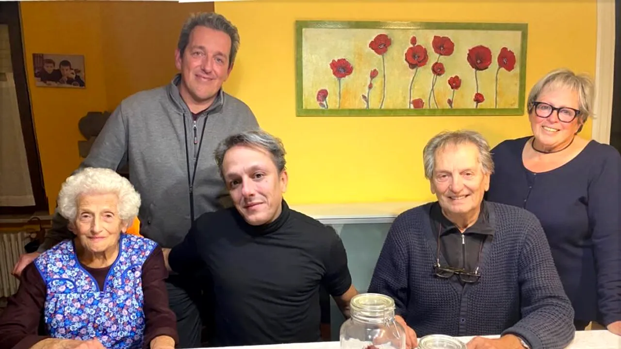 Familia din Italia care culege plante la 3.000 de metri și face lichioruri după rețete vechi de peste 120 de ani