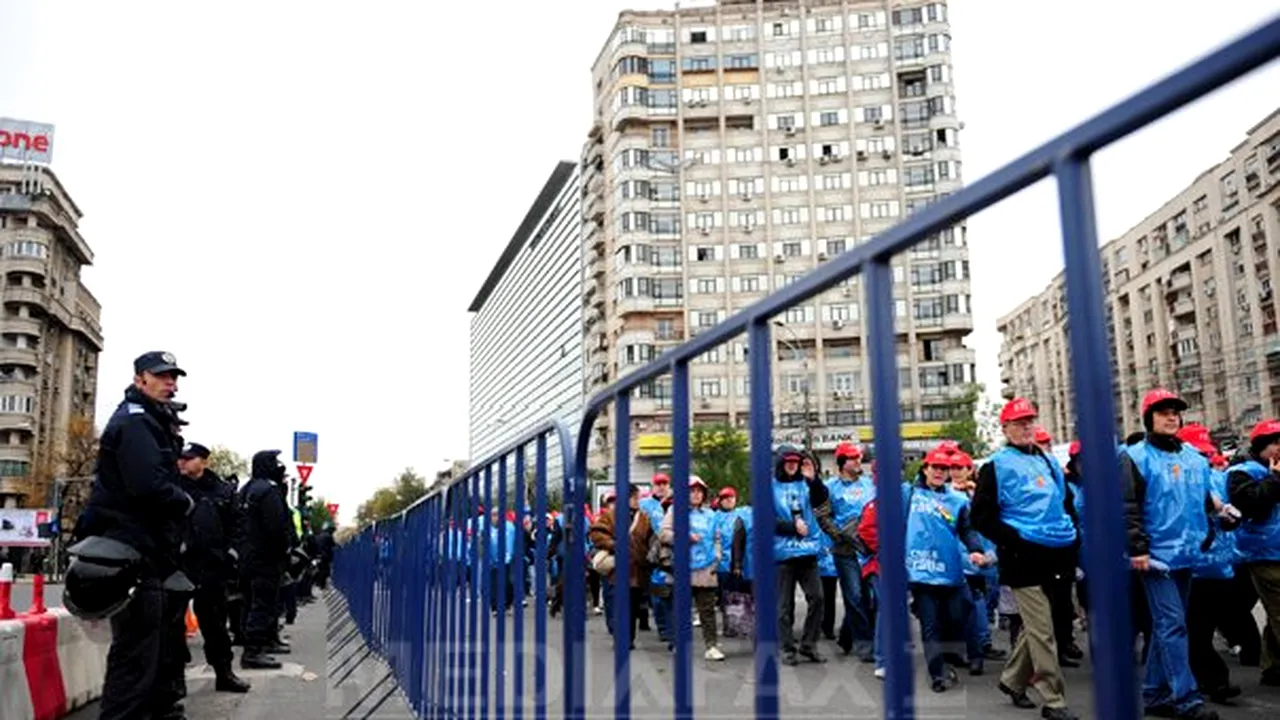 Protest în Capitală al beneficiarilor POSDRU, nemulţumiţi de blocajele apărute