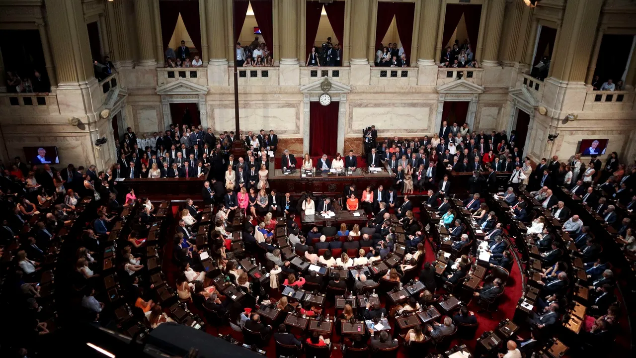 Fostul preşedinte din Argentina este acuzat că a spionat peste 400 de jurnalişti