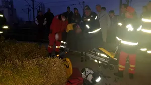 O adolescentă care a căzut şase metri într-o fântână a fost salvată de pompieri | VIDEO