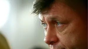 Antonescu: Băsescu nu vrea guvern cu PNL, noi ne întrebăm dacă să alimentăm puţin de la benzinăria sa
