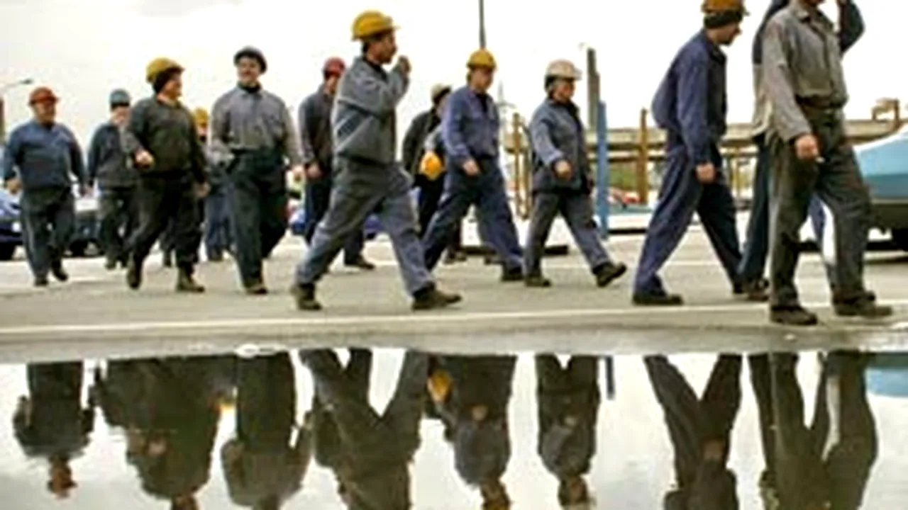 Societăţile care au contracte cu ArcelorMittal Galaţi fac disponibilizări colective
