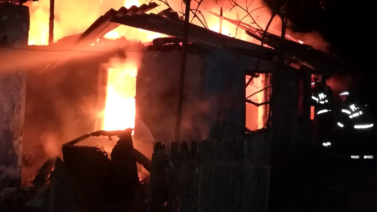 Tragedie în Argeş: O femeie a murit în incendiul care i-a ars casa