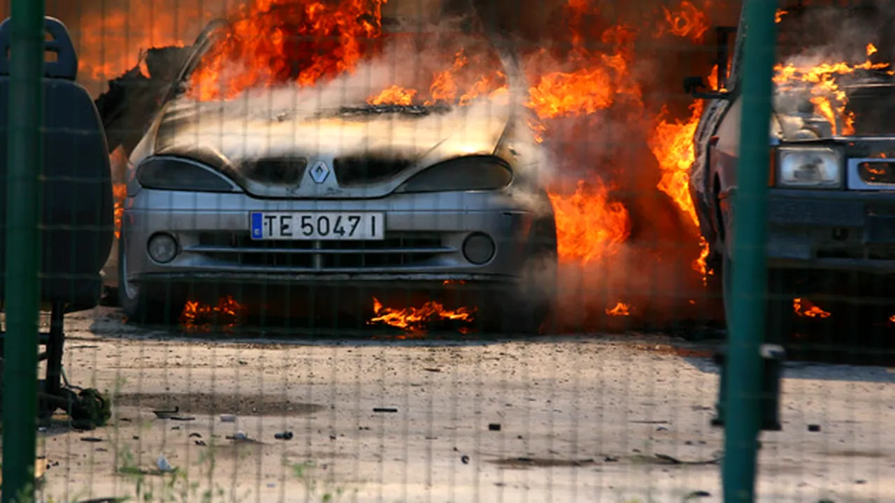 Incendiu violent la un service auto aflat pe DN 2, la ieşirea din municipiul Buzău - GALERIE FOTO