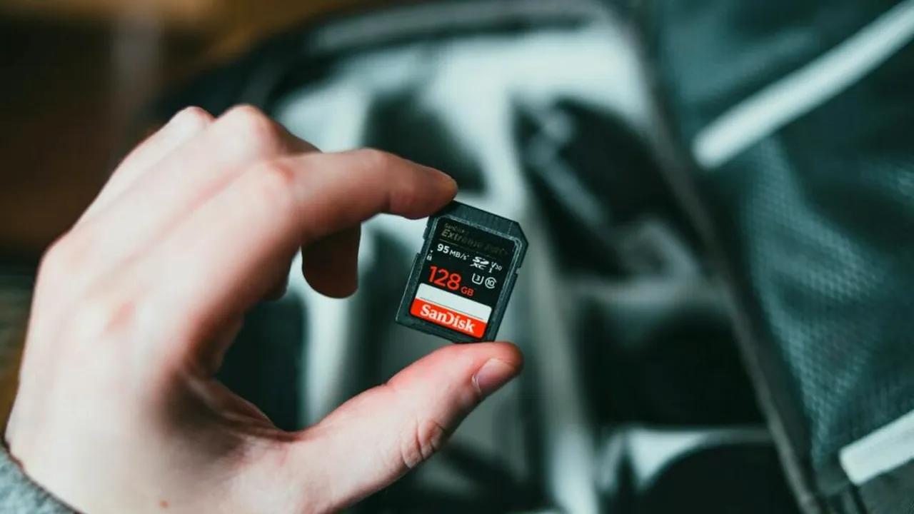 Cine are un card de memorie are o comoară: Sony își suspendă vânzările din cauza crizei de semiconductori