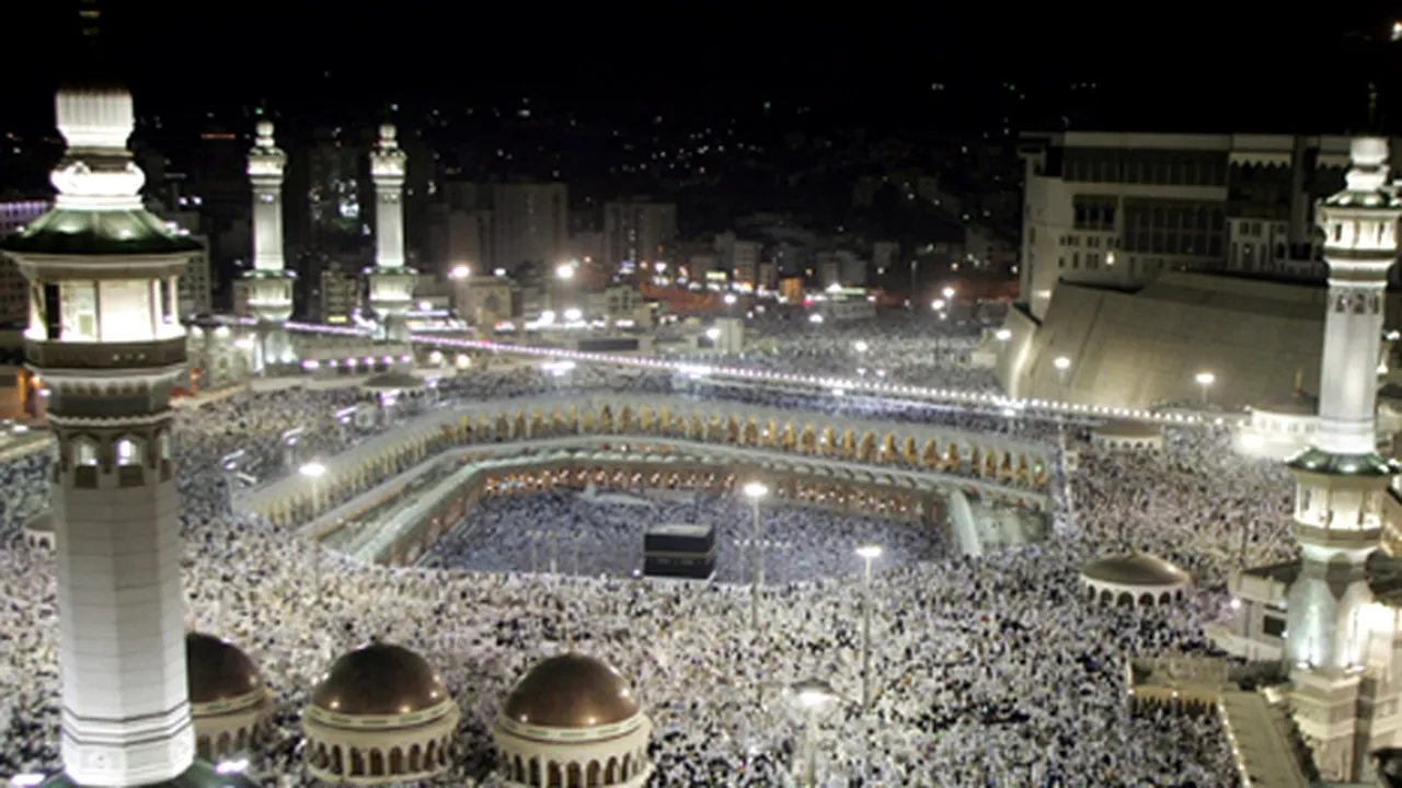 Un bărbat a încercat să se autoincendieze în incinta Marii Moschei din Mecca