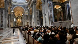 A început scandalul la Vatican. Un cardinal condamnat pentru corupție vrea să se implice în alegerea noului Papă