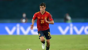 Pedri, fotbalistul Barcelonei, a muncit şi în vacanţă: a ajutat la distribuirea a 80.000 kg de banane