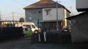 Moarte tragică. Doi tineri din Târgu-Jiu, intoxicaţi cu monoxid de carbon emanat de o sobă